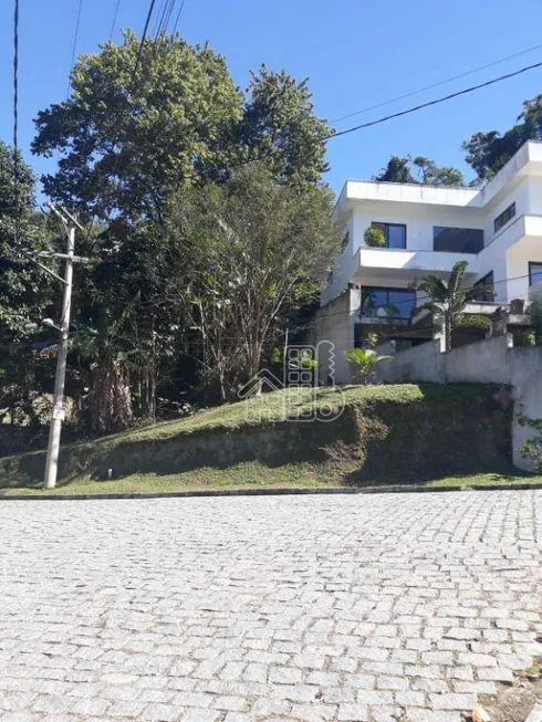 Foto 1 de Lote/Terreno à venda, 1017m² em Piratininga, Niterói