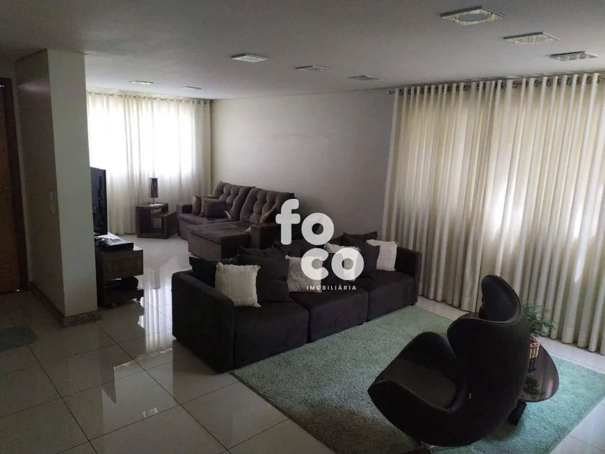 Foto 1 de Sobrado com 4 Quartos à venda, 300m² em Santa Mônica, Uberlândia