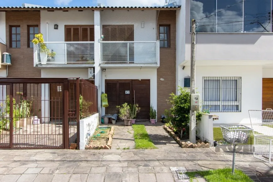 Foto 1 de Casa de Condomínio com 2 Quartos à venda, 65m² em Hípica, Porto Alegre