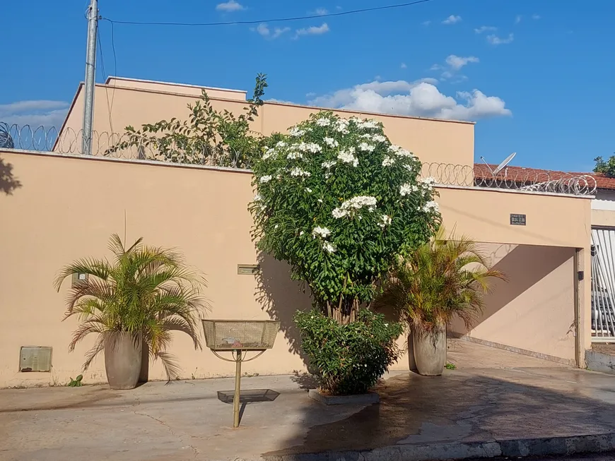 Foto 1 de Casa com 3 Quartos à venda, 110m² em Residencial Junqueira , Goiânia