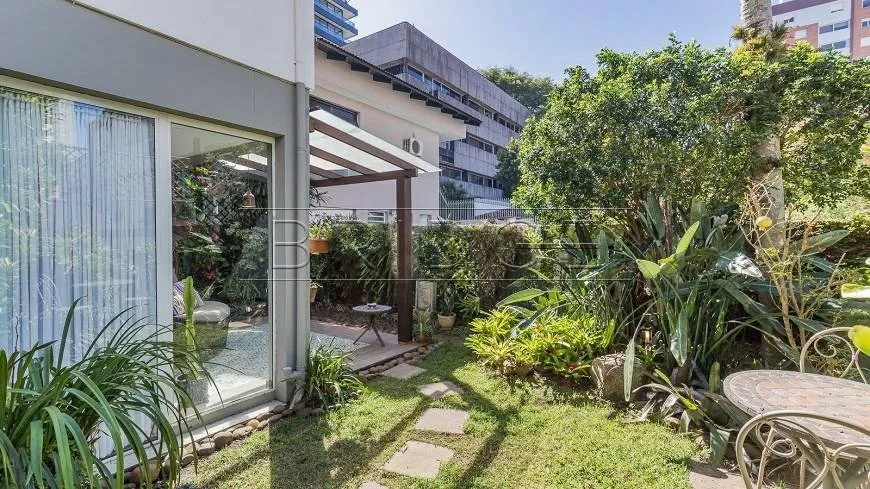 Foto 1 de Casa com 4 Quartos à venda, 485m² em Auxiliadora, Porto Alegre