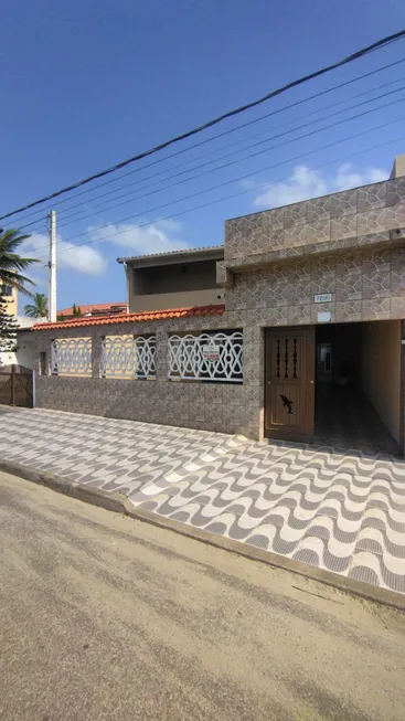 Foto 1 de Sobrado com 4 Quartos à venda, 170m² em Gaivota Praia, Itanhaém