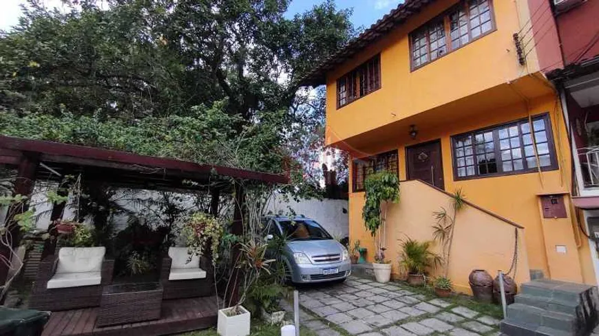 Foto 1 de Casa de Condomínio com 3 Quartos à venda, 130m² em Pendotiba, Niterói