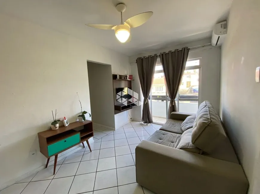 Foto 1 de Apartamento com 3 Quartos à venda, 70m² em Barreiros, São José