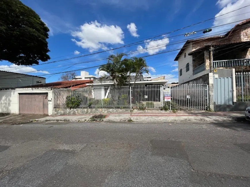 Foto 1 de Casa com 3 Quartos à venda, 192m² em Planalto, Belo Horizonte