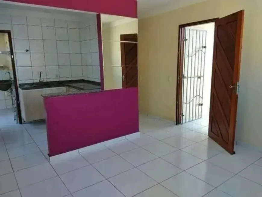 Foto 1 de Casa com 2 Quartos à venda, 80m² em Triângulo, Candeias