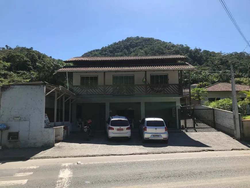 Foto 1 de Casa com 4 Quartos à venda, 180m² em Figueirinha, Guaramirim