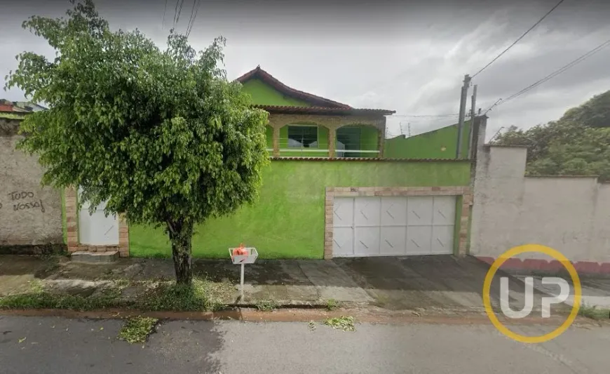 Foto 1 de Casa com 4 Quartos à venda, 258m² em Álvaro Camargos, Belo Horizonte