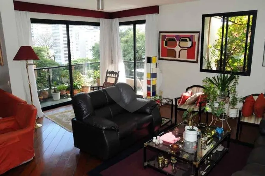 Foto 1 de Apartamento com 3 Quartos para venda ou aluguel, 195m² em Higienópolis, São Paulo