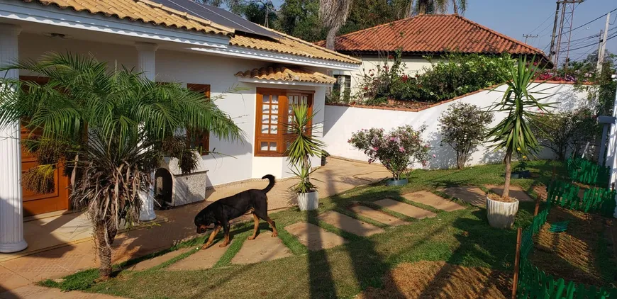 Foto 1 de Fazenda/Sítio com 3 Quartos à venda, 176m² em Centro, Aracoiaba da Serra