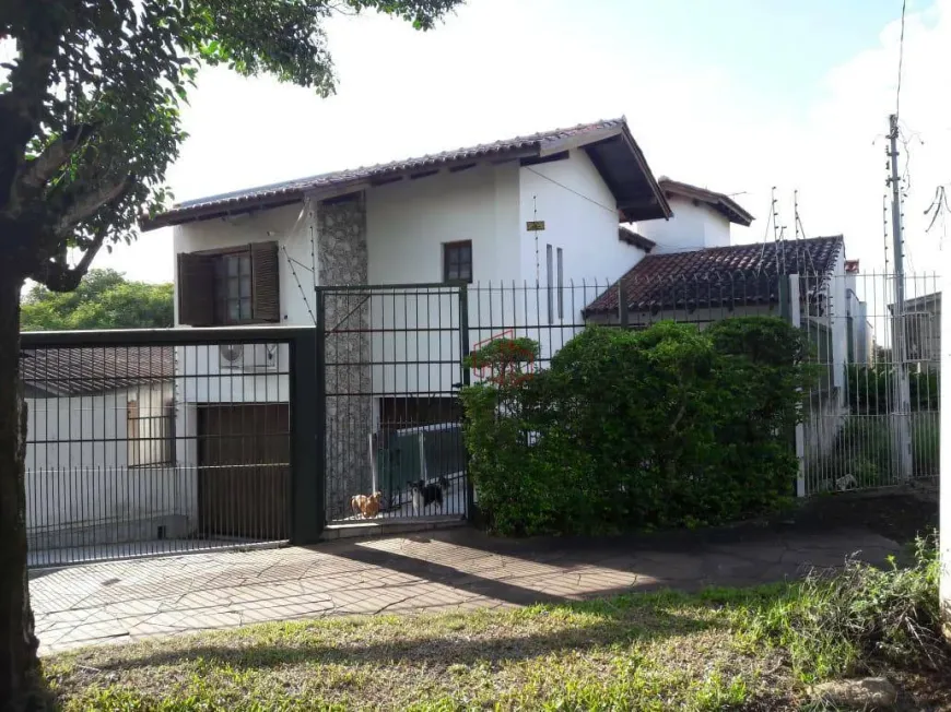 Foto 1 de Casa com 4 Quartos à venda, 237m² em Santa Fé, Porto Alegre