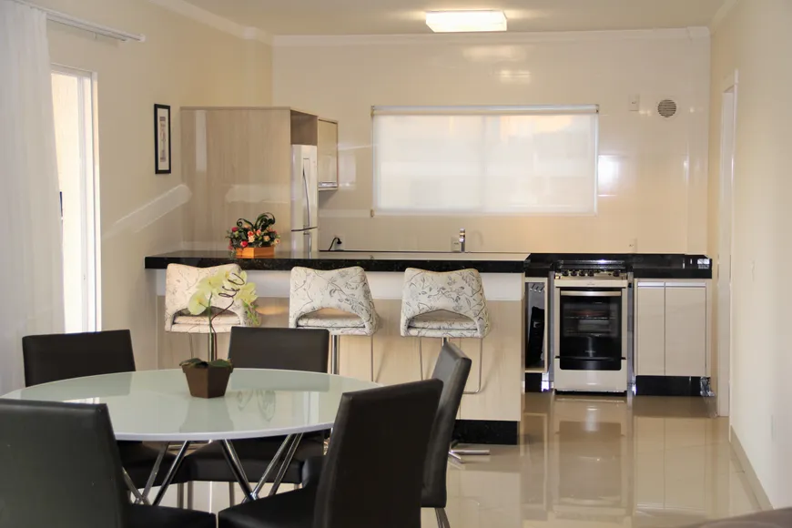 Foto 1 de Apartamento com 3 Quartos para alugar, 90m² em Centro, Bombinhas