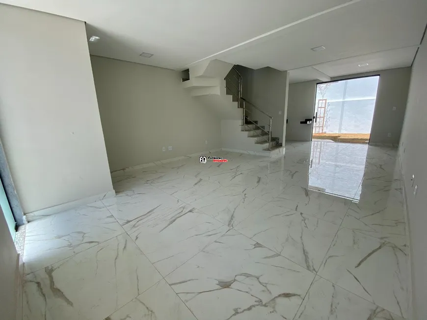 Foto 1 de Casa com 3 Quartos à venda, 148m² em Santa Rosa, Belo Horizonte