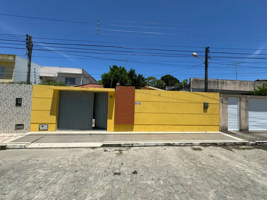 Foto 1 de Casa de Condomínio com 3 Quartos à venda, 250m² em Antares, Maceió