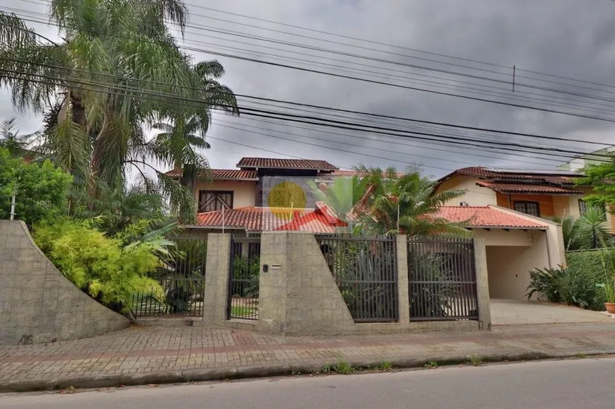 Foto 1 de Casa com 3 Quartos à venda, 399m² em Costa E Silva, Joinville