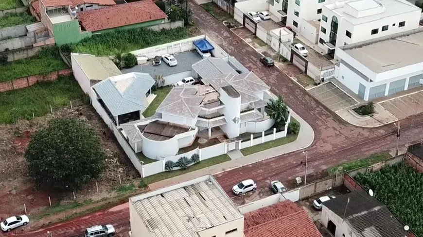Foto 1 de Casa com 4 Quartos à venda, 435m² em Parque Esplanada III, Valparaíso de Goiás