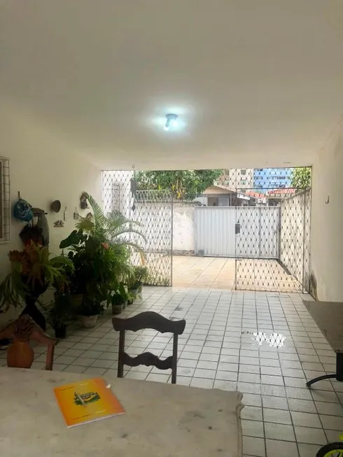 Foto 1 de Casa com 4 Quartos à venda, 250m² em Cabo Branco, João Pessoa