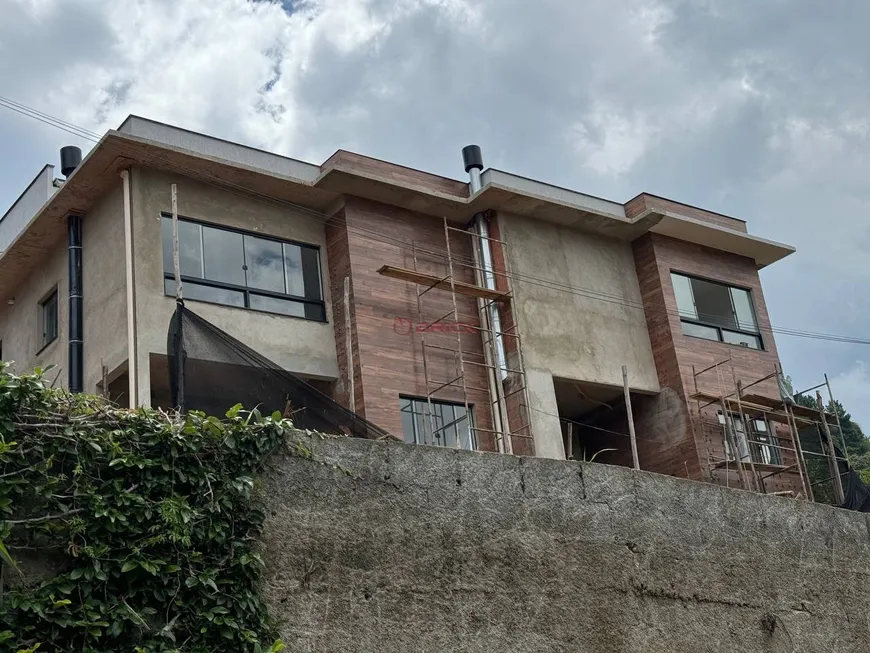 Foto 1 de Casa com 3 Quartos à venda, 120m² em Golfe, Teresópolis