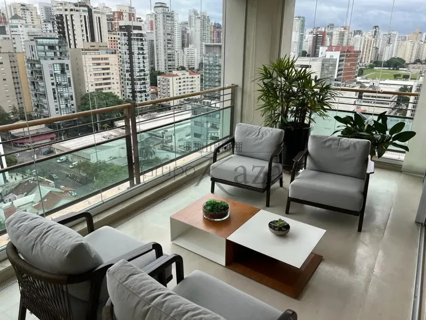 Foto 1 de Apartamento com 4 Quartos à venda, 240m² em Jardim Paulista, São Paulo