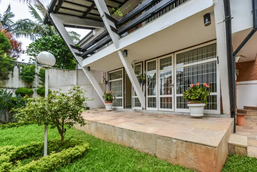 Foto 1 de Casa com 4 Quartos à venda, 240m² em Jardim Leonor, São Paulo