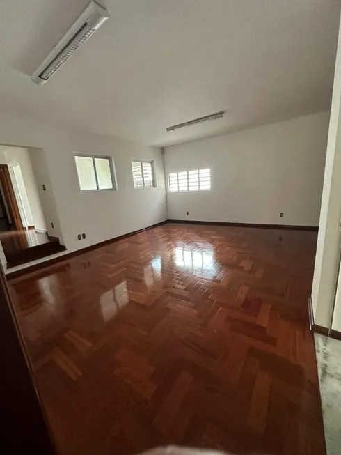 Foto 1 de Sobrado com 3 Quartos para alugar, 300m² em Nova Campinas, Campinas