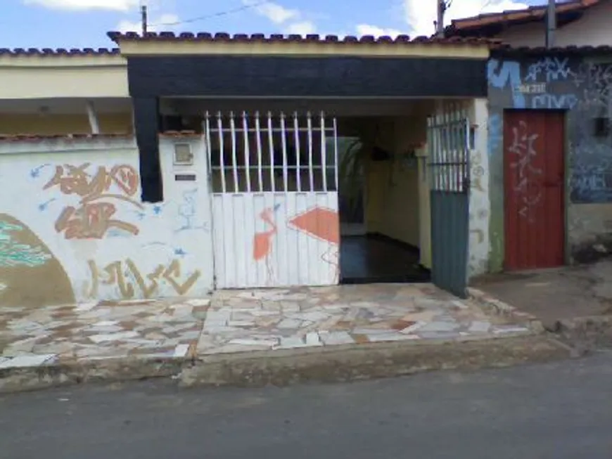 Foto 1 de Casa com 3 Quartos à venda, 180m² em Vale das Amendoeiras, Contagem