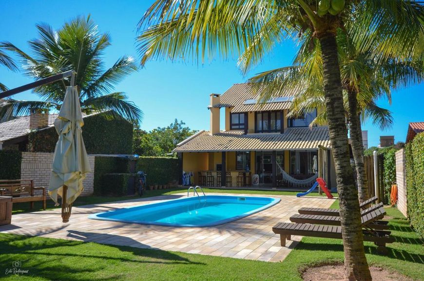 Foto 1 de Casa com 4 Quartos para alugar, 200m² em Praia de Canto Grande, Bombinhas
