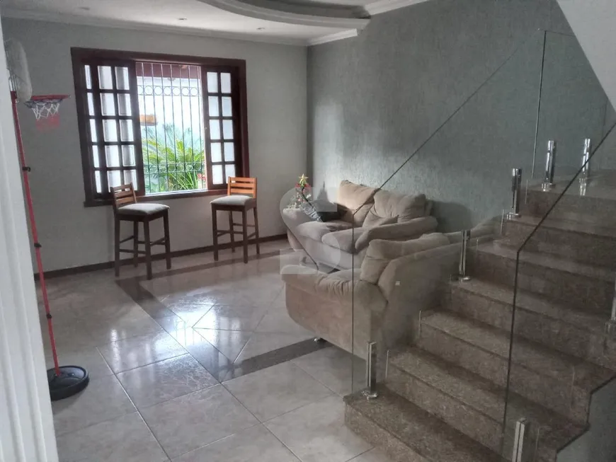 Foto 1 de Casa com 4 Quartos à venda, 250m² em Arvoredo, Contagem