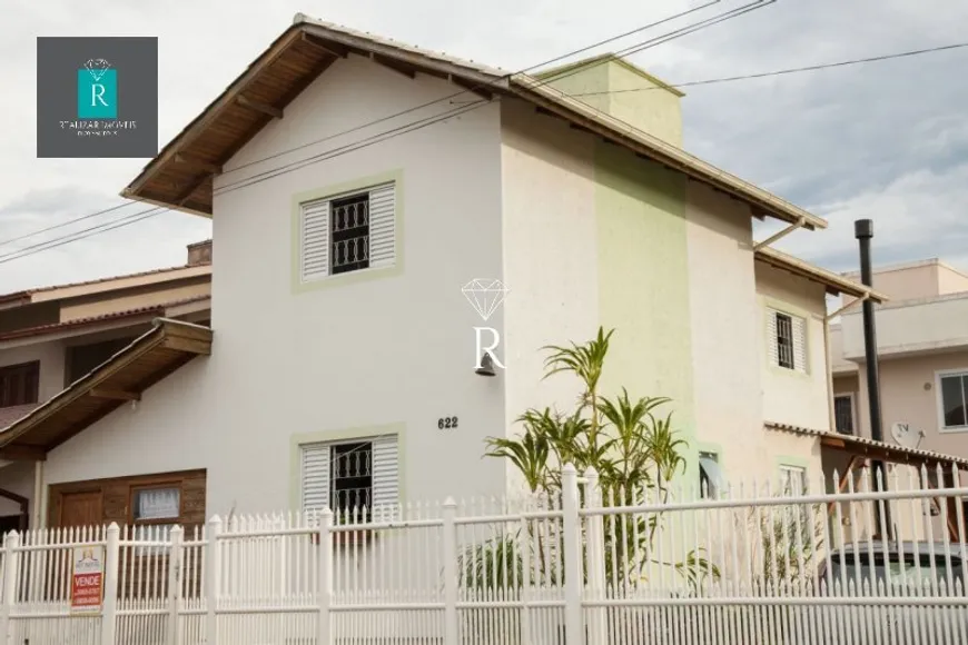 Foto 1 de Casa com 4 Quartos à venda, 207m² em Carianos, Florianópolis