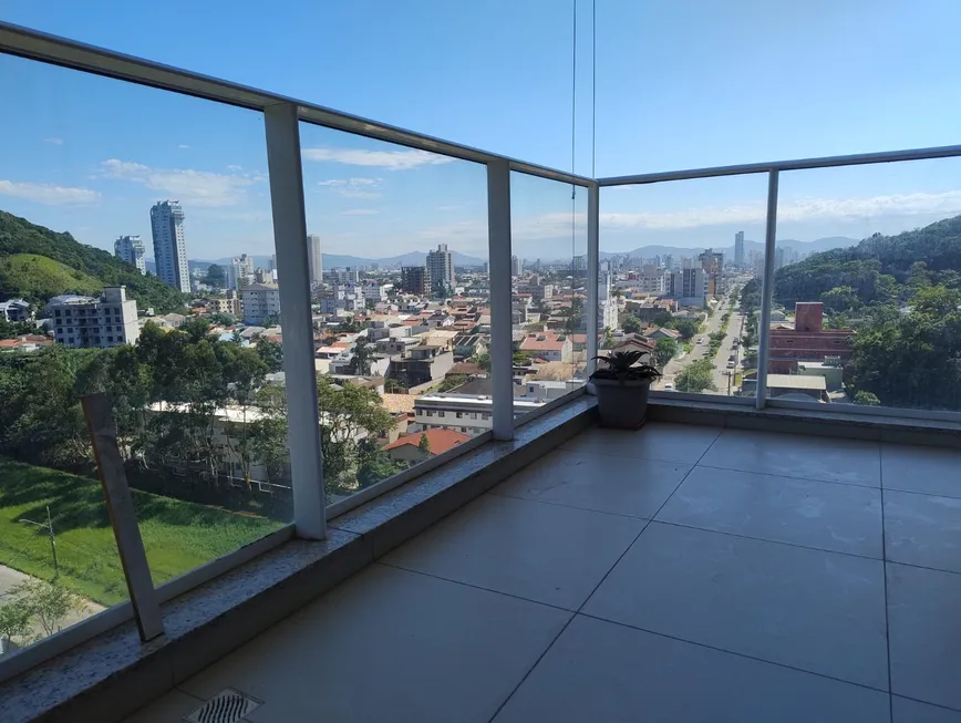 Foto 1 de Apartamento com 2 Quartos para alugar, 98m² em Ressacada, Itajaí