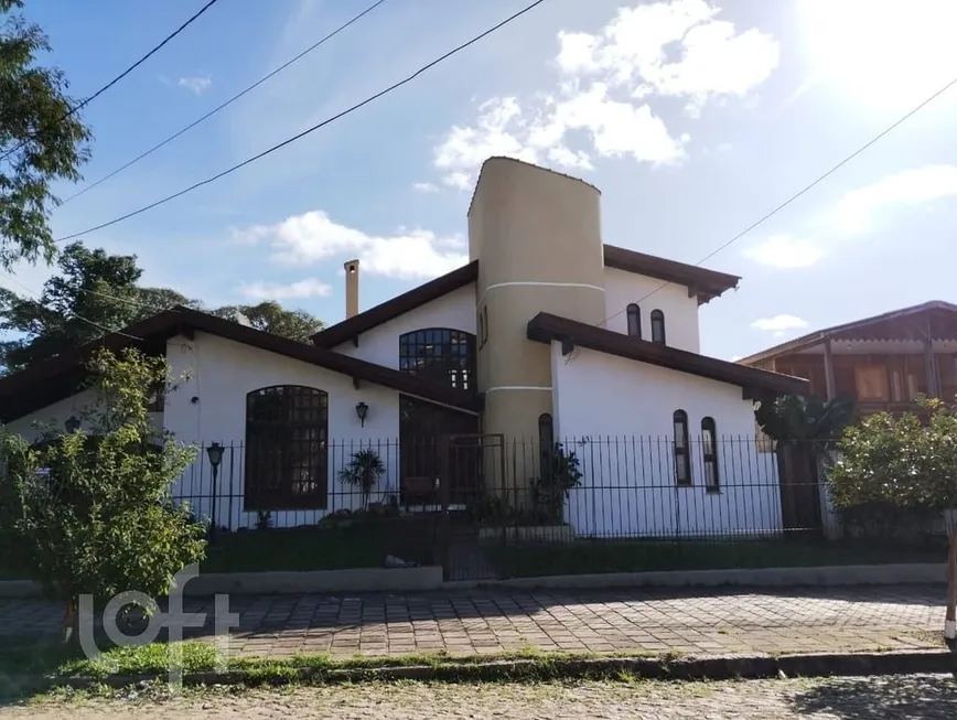 Foto 1 de Casa com 3 Quartos à venda, 303m² em Santo Antônio, Porto Alegre