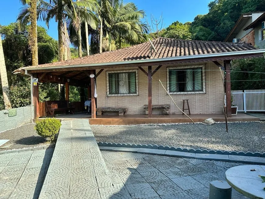 Foto 1 de Casa com 7 Quartos à venda, 153m² em Iririú, Joinville