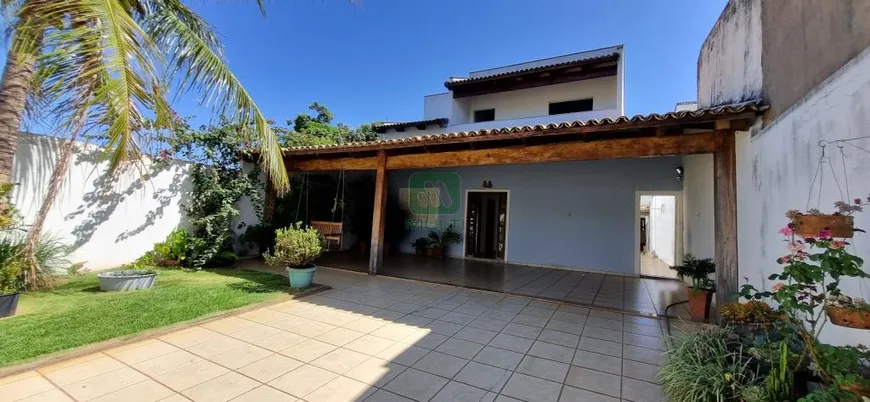 Foto 1 de Casa com 3 Quartos à venda, 200m² em Nossa Senhora das Graças, Uberlândia