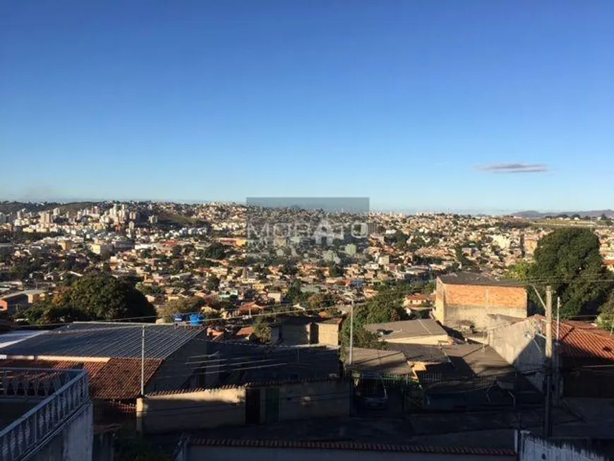 Foto 1 de Casa com 3 Quartos à venda, 360m² em Nossa Senhora da Gloria, Belo Horizonte