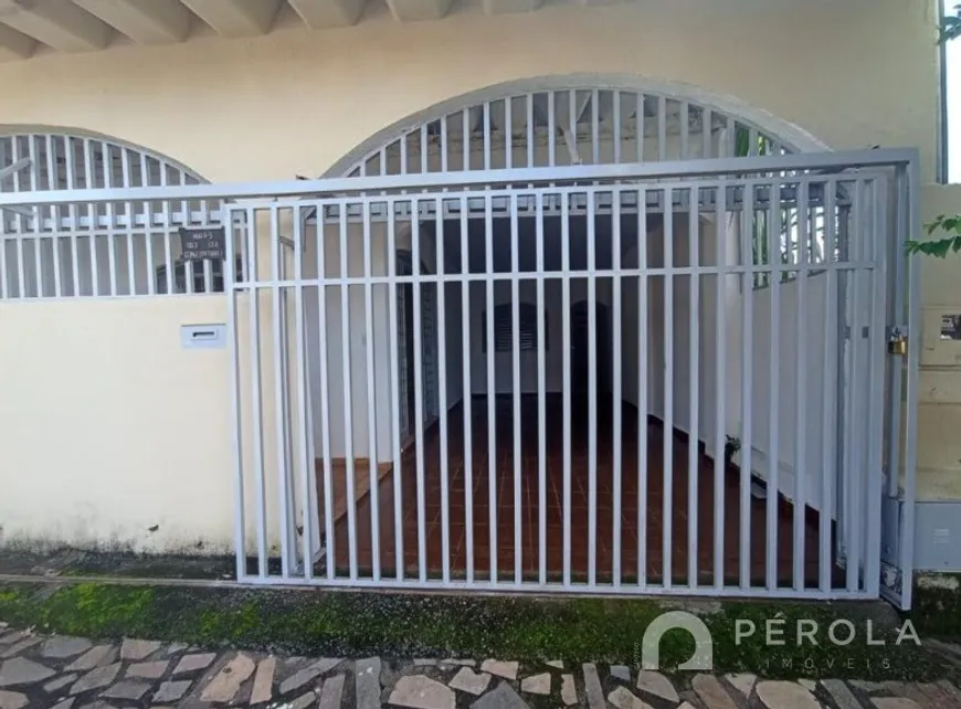 Foto 1 de Casa com 3 Quartos para alugar, 183m² em Vila Itatiaia, Goiânia