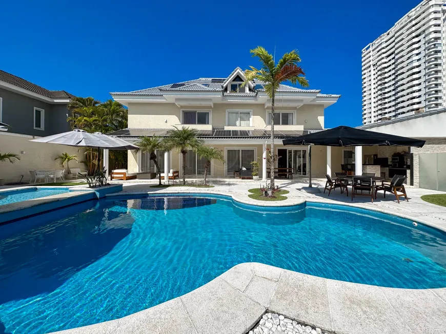 Foto 1 de Casa de Condomínio com 5 Quartos à venda, 1600m² em Barra da Tijuca, Rio de Janeiro