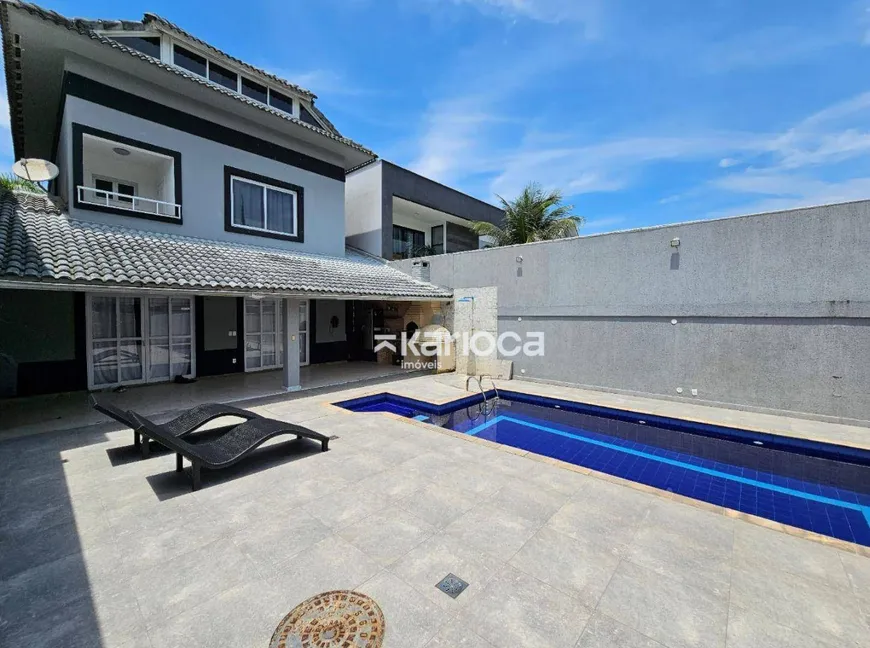 Foto 1 de Casa de Condomínio com 4 Quartos para alugar, 243m² em Recreio Dos Bandeirantes, Rio de Janeiro