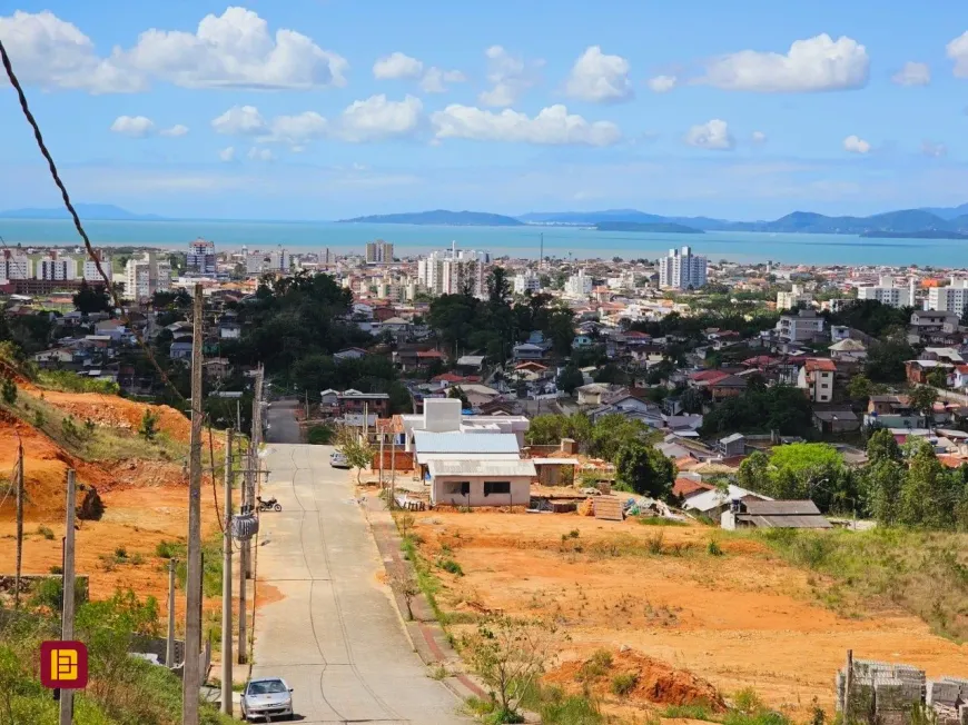 Foto 1 de Lote/Terreno à venda, 2m² em Fundos, Biguaçu