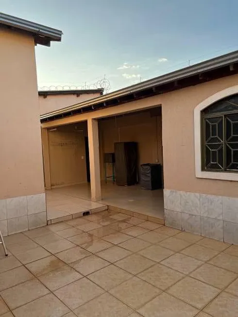 Foto 1 de Casa com 3 Quartos à venda, 180m² em Conjunto Morada do Sol, Uberaba