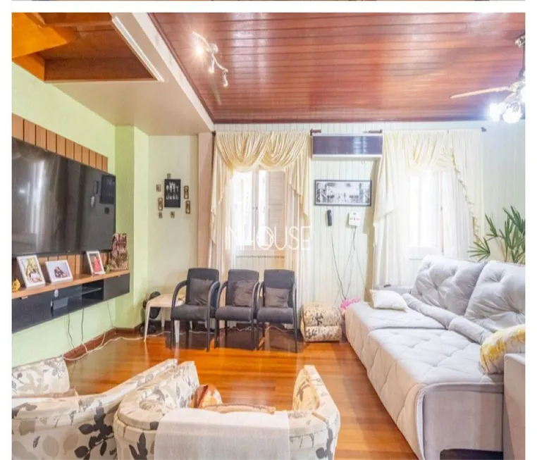 Foto 1 de Casa com 3 Quartos à venda, 230m² em Jardim Itú Sabará, Porto Alegre