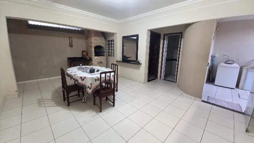 Foto 1 de Casa com 4 Quartos à venda, 179m² em Cidade Jardim, Uberlândia