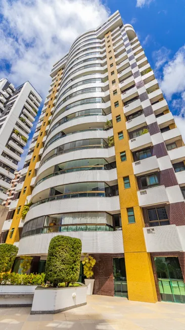 Foto 1 de Apartamento com 4 Quartos à venda, 320m² em Itaigara, Salvador