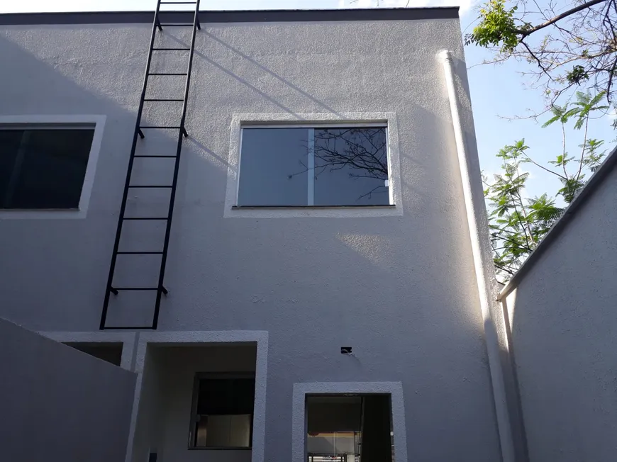 Foto 1 de Casa com 2 Quartos à venda, 65m² em Liberdade, Santa Luzia