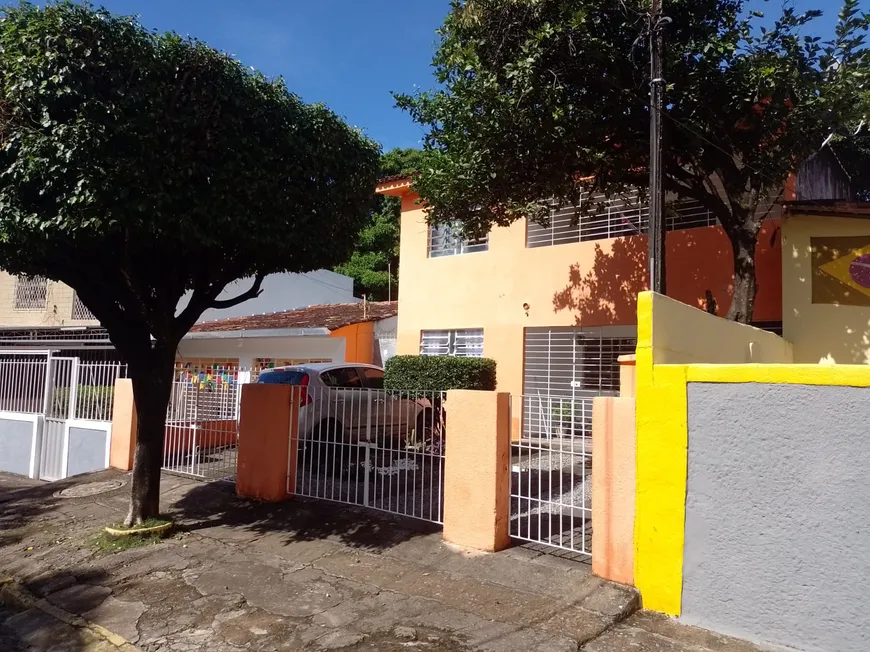 Foto 1 de Casa com 4 Quartos à venda, 160m² em Campina do Barreto, Recife