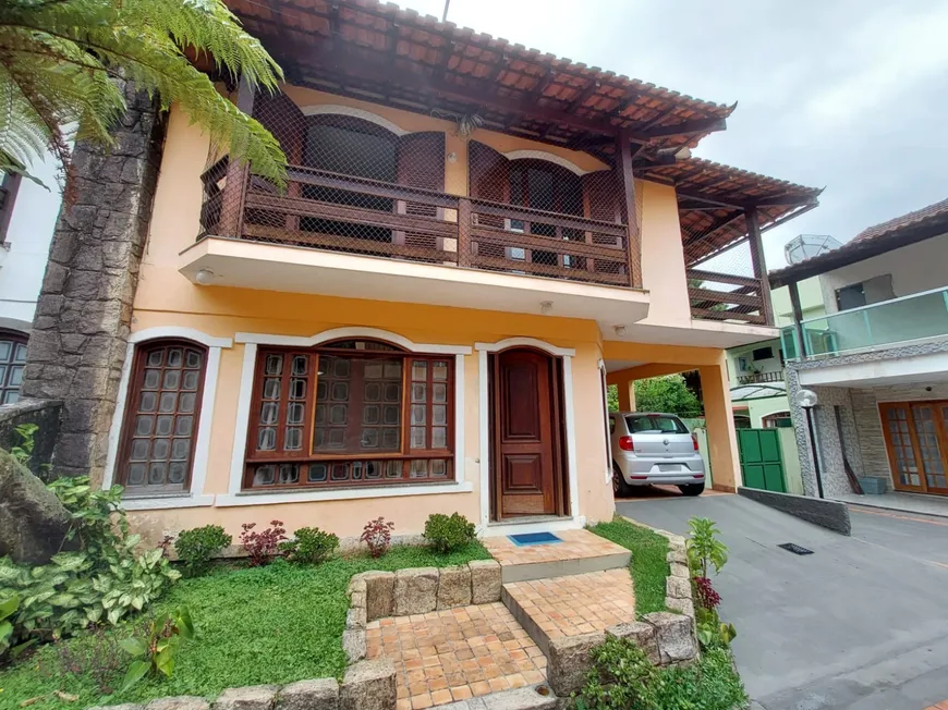 Foto 1 de Casa com 4 Quartos à venda, 247m² em Alto, Teresópolis
