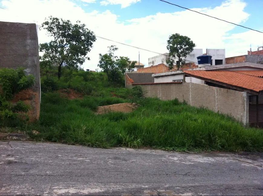 Foto 1 de Lote/Terreno à venda, 200m² em Santa Marta, Divinópolis
