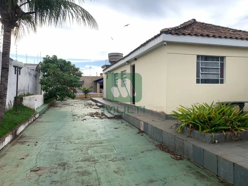 Foto 1 de Casa com 3 Quartos para alugar, 100m² em Roosevelt, Uberlândia