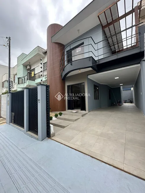 Foto 1 de Casa com 3 Quartos à venda, 135m² em Centro, Balneário Camboriú