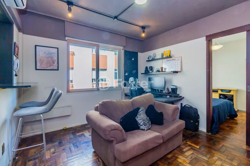 Foto 1 de Apartamento com 1 Quarto à venda, 34m² em Passo da Areia, Porto Alegre