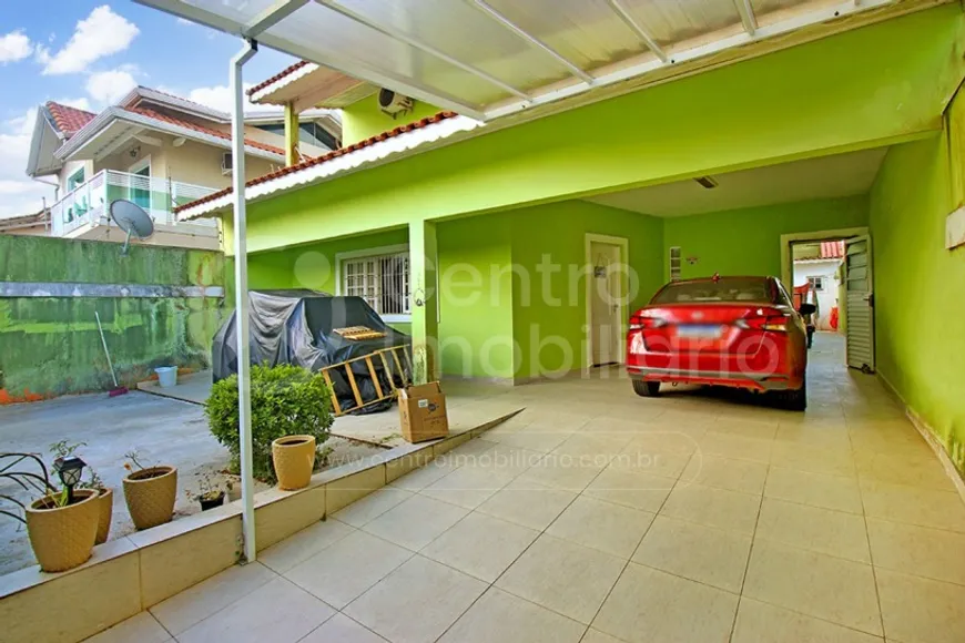 Foto 1 de Casa com 3 Quartos à venda, 200m² em Jardim Icaraiba, Peruíbe